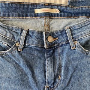 Levi’s 711 skinny - size 30